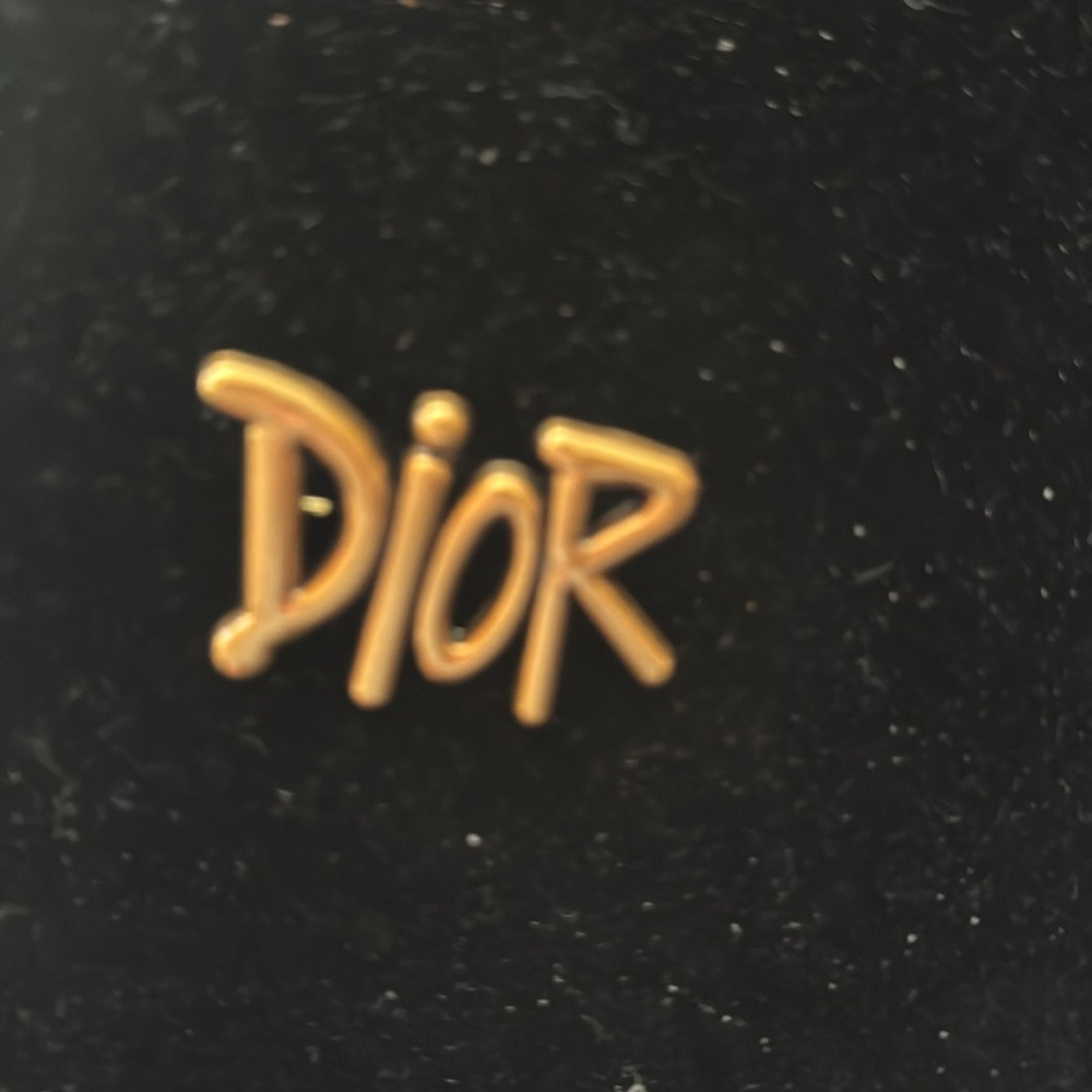 brooch / pin antique Gold tone signed in back